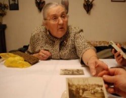 Irena Gołębiowska prezentuje rodzinne pamiątki